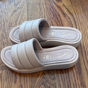 Seychelles Women's Beige Quilted Mules